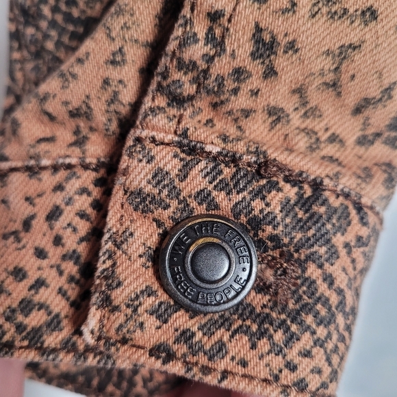 Free People Oversized Denim Jacket Snake Skin Print Brown Women's Size XS - Picture 2 of 11